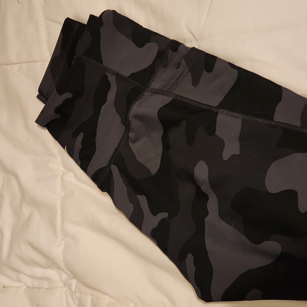 Active black camo leggings